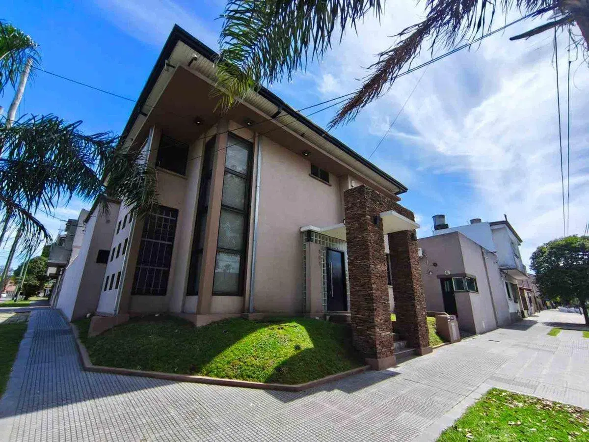 Venta Imponente Casa 7 AMB Bernal O Quincho Pileta 2