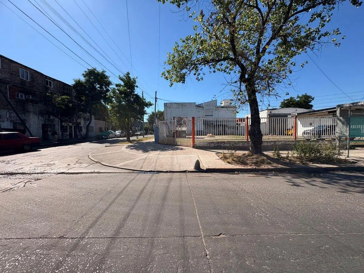 EXCELENTE LOTE COMERCIAL EN ESQUINA CALLE VILLEGAS 5