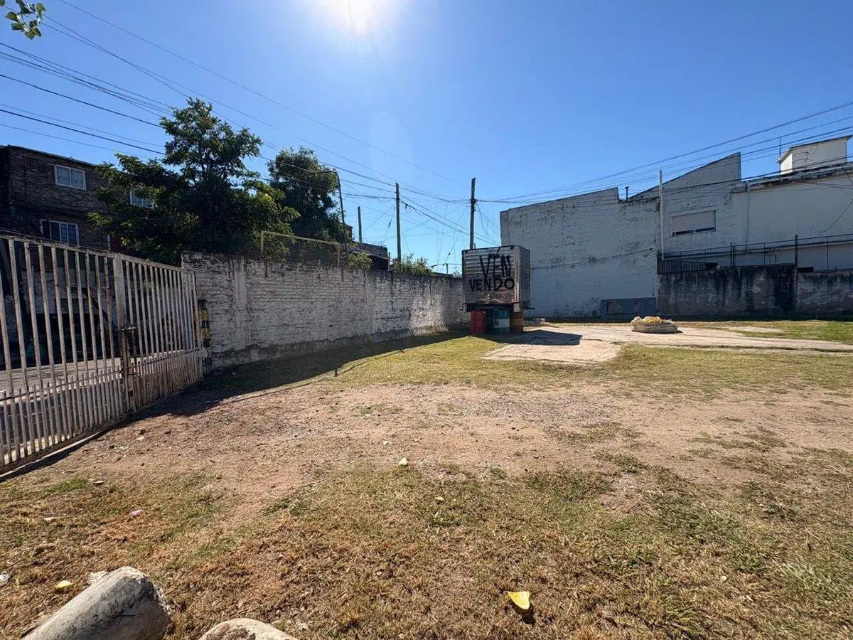EXCELENTE LOTE COMERCIAL EN ESQUINA CALLE VILLEGAS 4