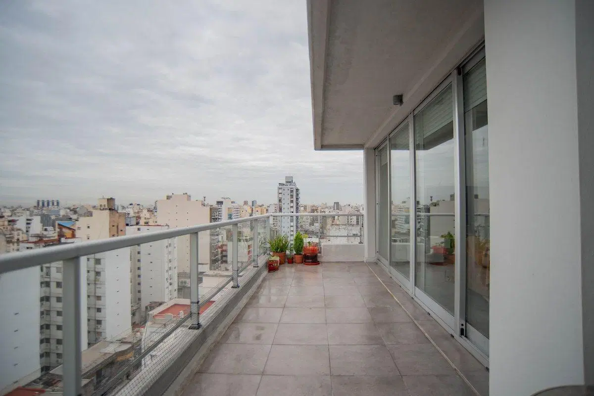 LUMINOSO LOFT CON BALCÓN TERRAZA Y COCHERA PROPIA 4