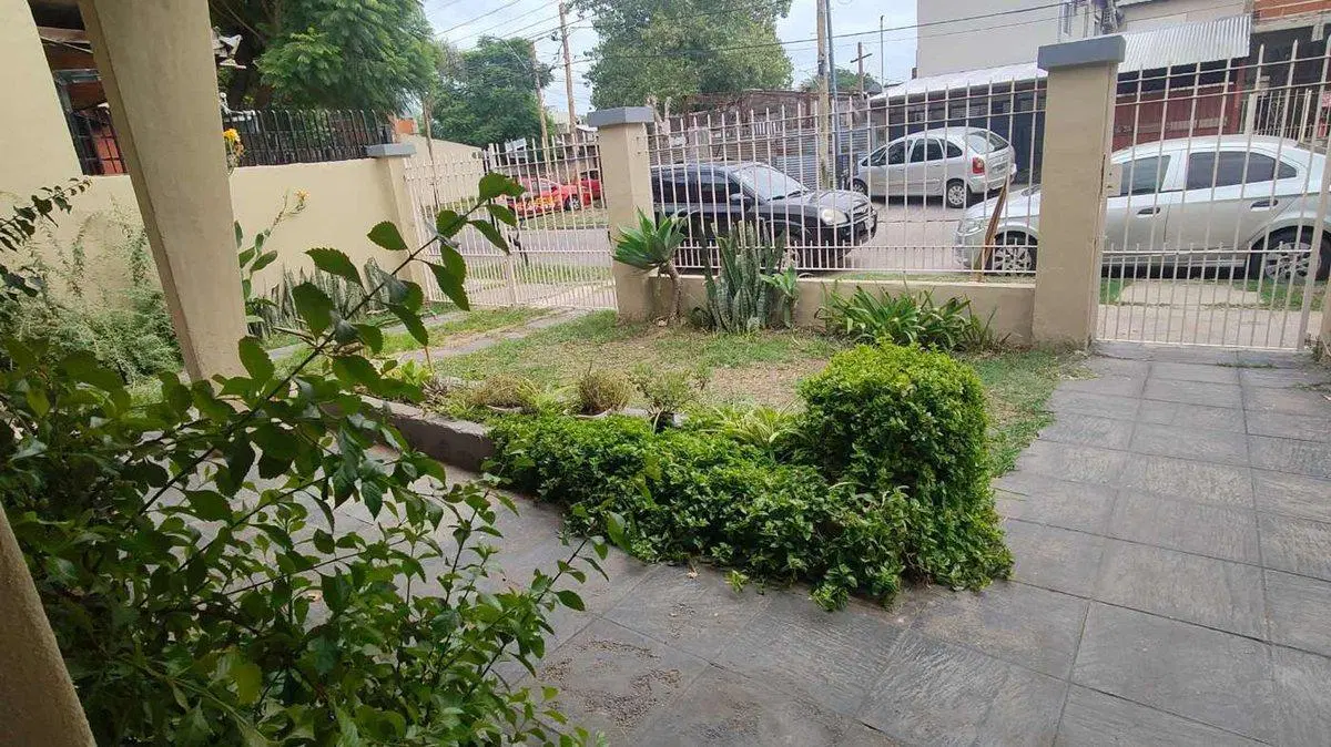 VENTA CASA 3AMB JARDIN PILETA HURLINGHAM PERMUTA 5