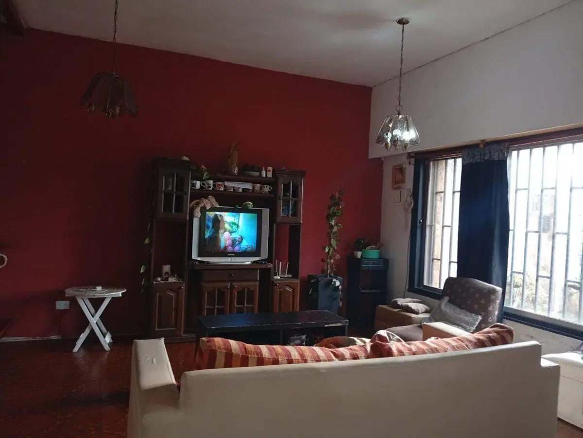 Casa 5 amb. en VENTA en El Palomar. PERMUTA 4