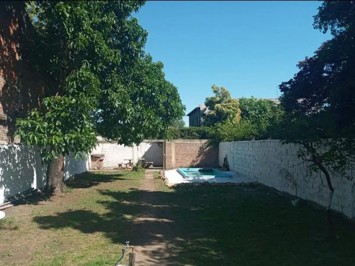 Casa 5 amb. en VENTA en El Palomar. PERMUTA 3