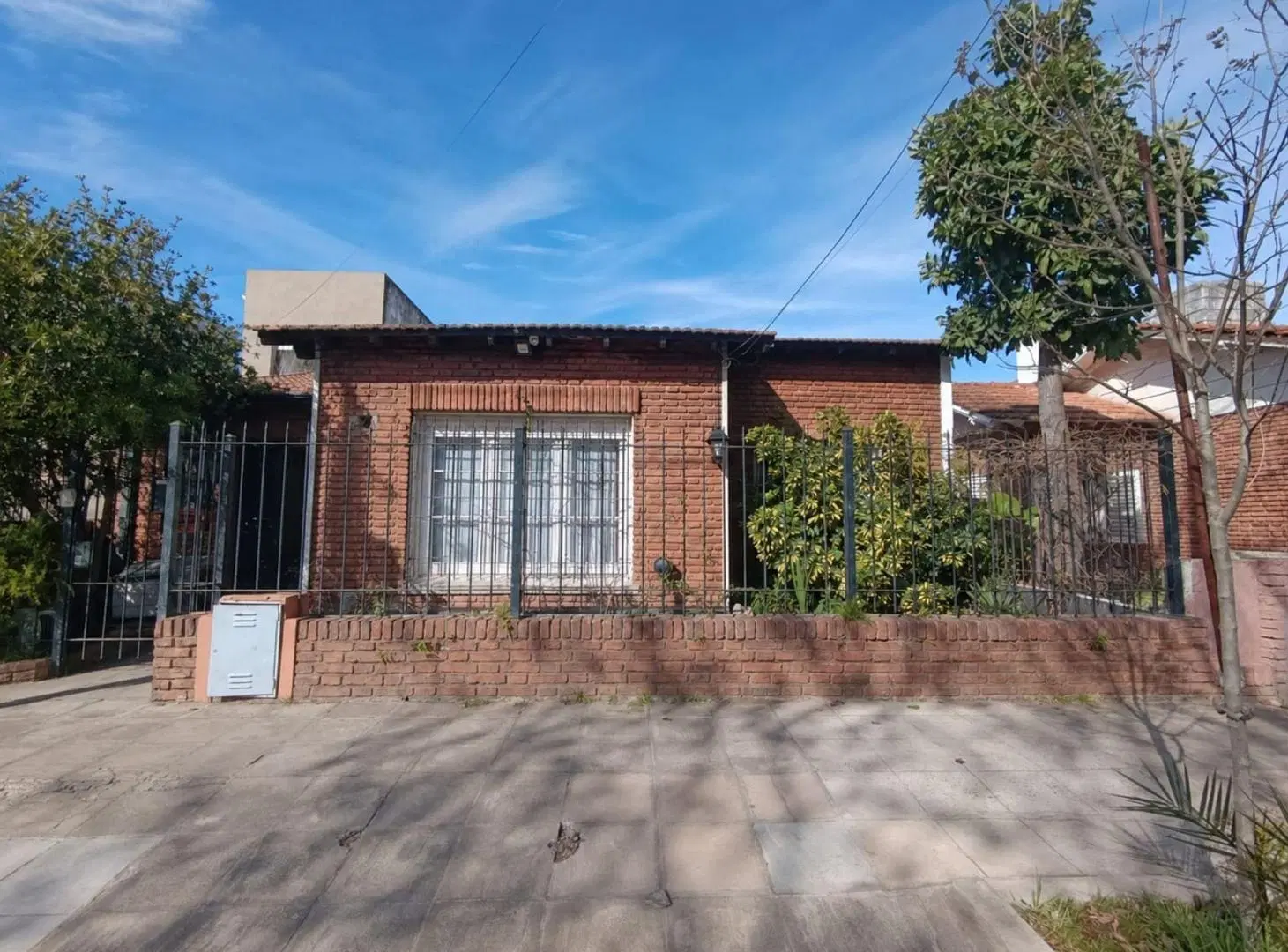 VENTA CASA 3 AMB. PATIO - APTO CRÉDITO HURLINGHAM 2