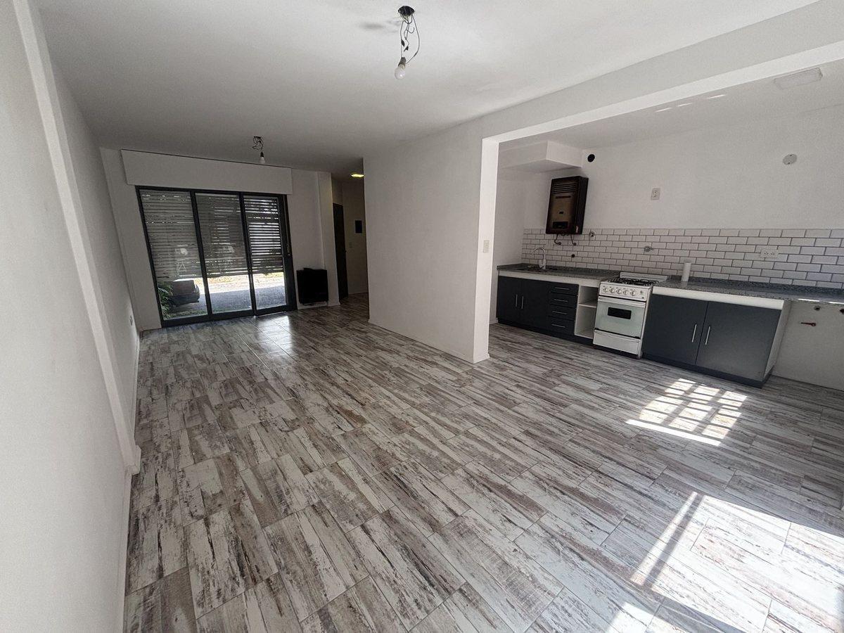 Foto de Venta Dúplex Hurlingham 4 AMB Reciclado a Nuevo, imagen 2