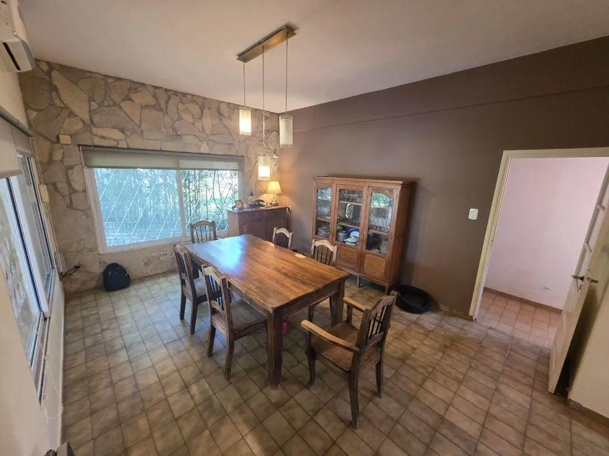 CHALET 6 AMB LOTE DE 1600 MTS 470 MTS CUB PILETA 2