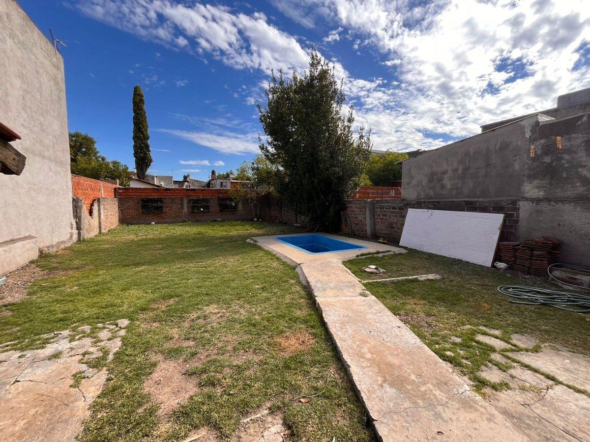 Foto de VENTA Casa 3 AMB. PILETA Y PARQUE. LOMA HERMOSA, imagen 3