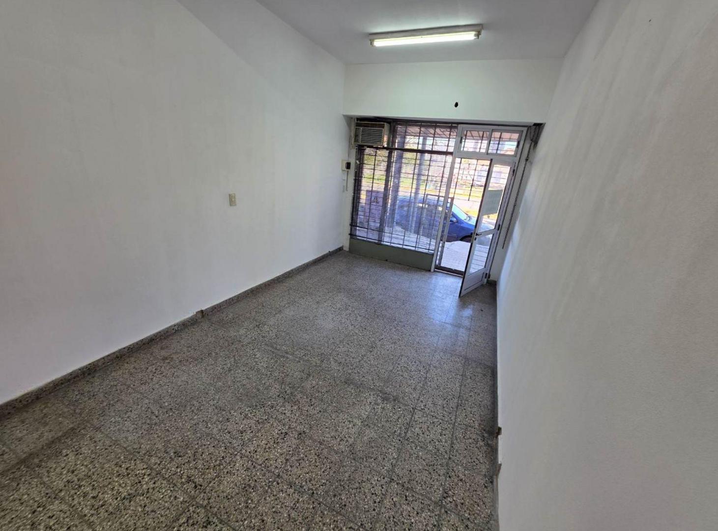 Foto de Local sobre Vergara 21 mts cuadrados Hurlingham, imagen 2