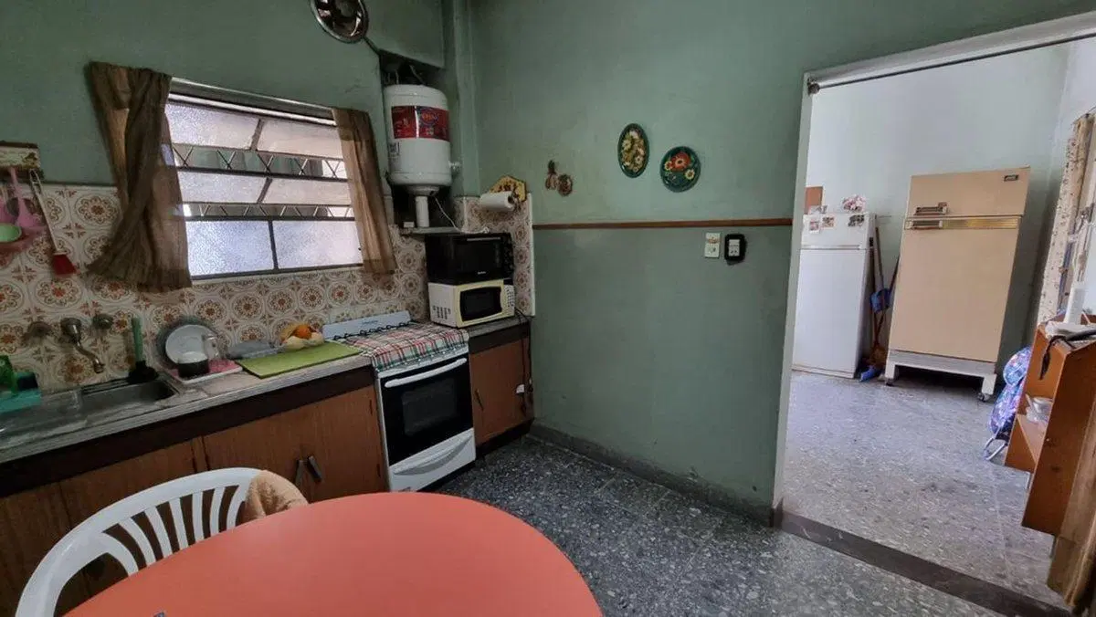 CASA 4 AMB LOTE PROPIO 2 COCHERAS A REFACCIONAR 5