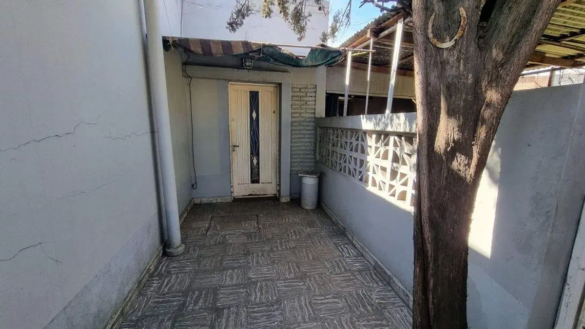 CASA 4 AMB LOTE PROPIO 2 COCHERAS A REFACCIONAR 1