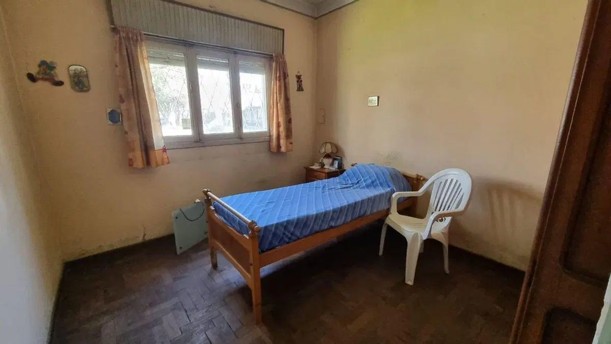 CASA 4 AMB LOTE PROPIO 2 COCHERAS A REFACCIONAR 3