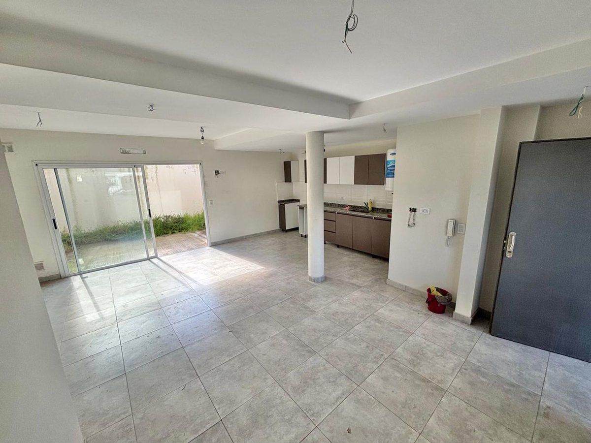 Foto de VENTA DEPARTAMENTOS 3 AMBIENTES - HURLINGHAM, imagen 4