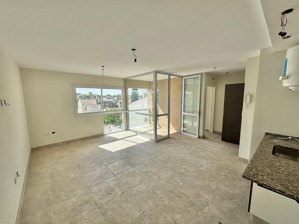 Foto de DEPARTAMENTO 2 AMBIENTES EN VENTA - HURLINGHAM, imagen 5