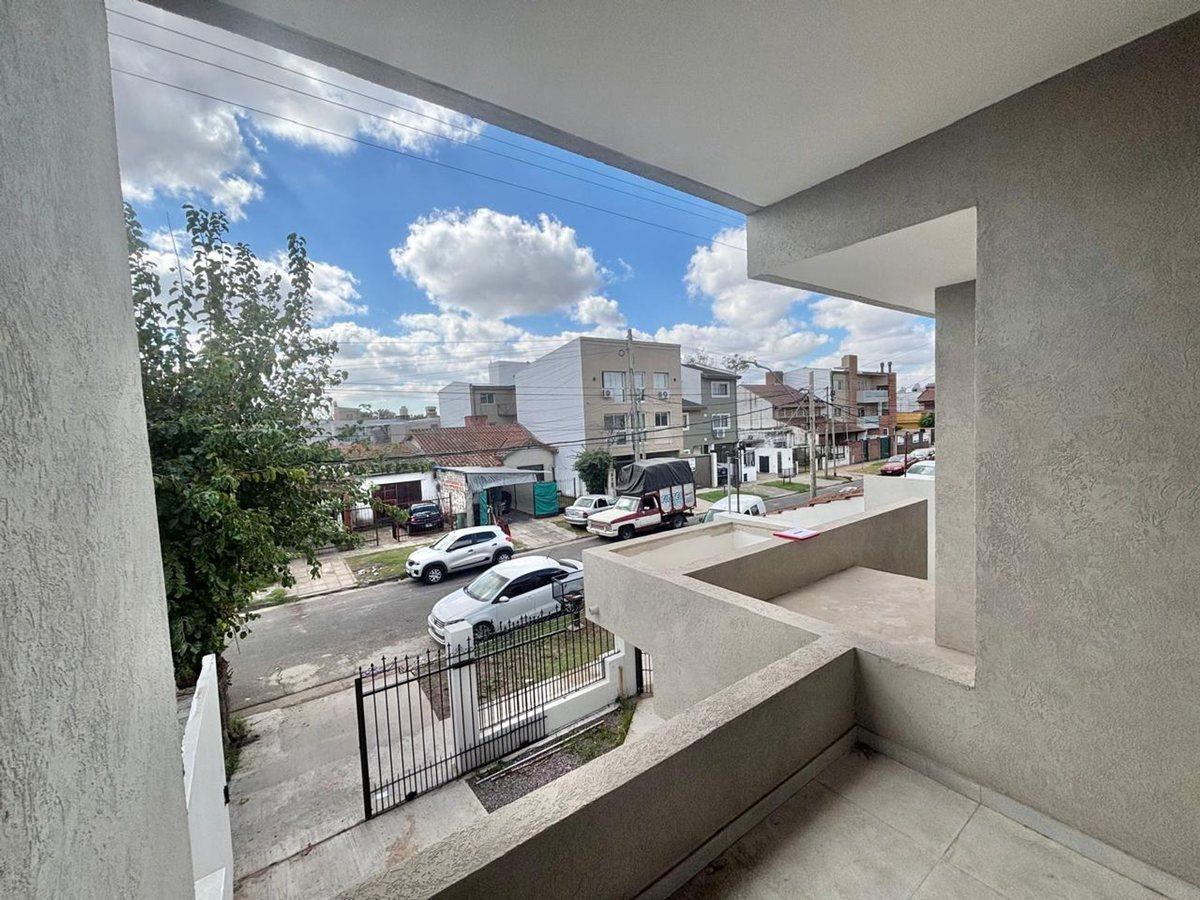 Foto de DUPLEX EN VENTA - HURLINGHAM, imagen 2