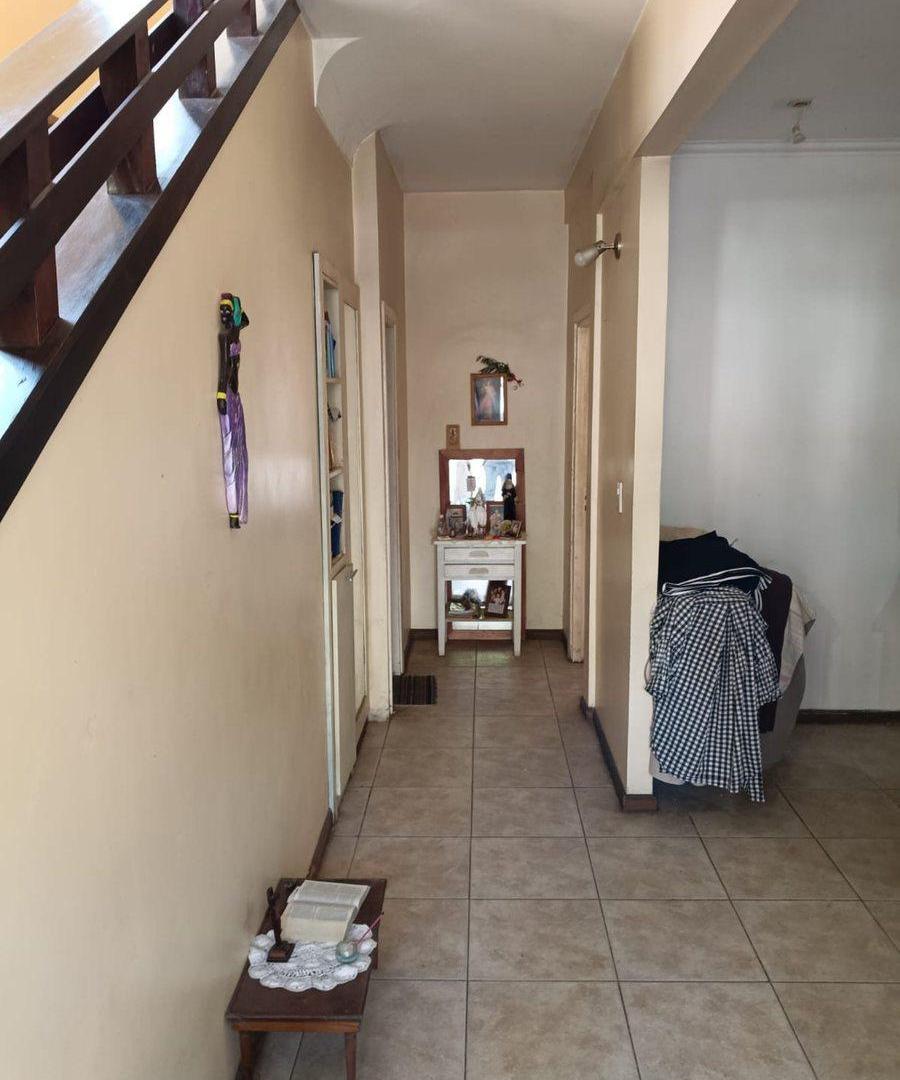 Foto de Venta casa 2 plantas 4 amb pileta quincho, imagen 4