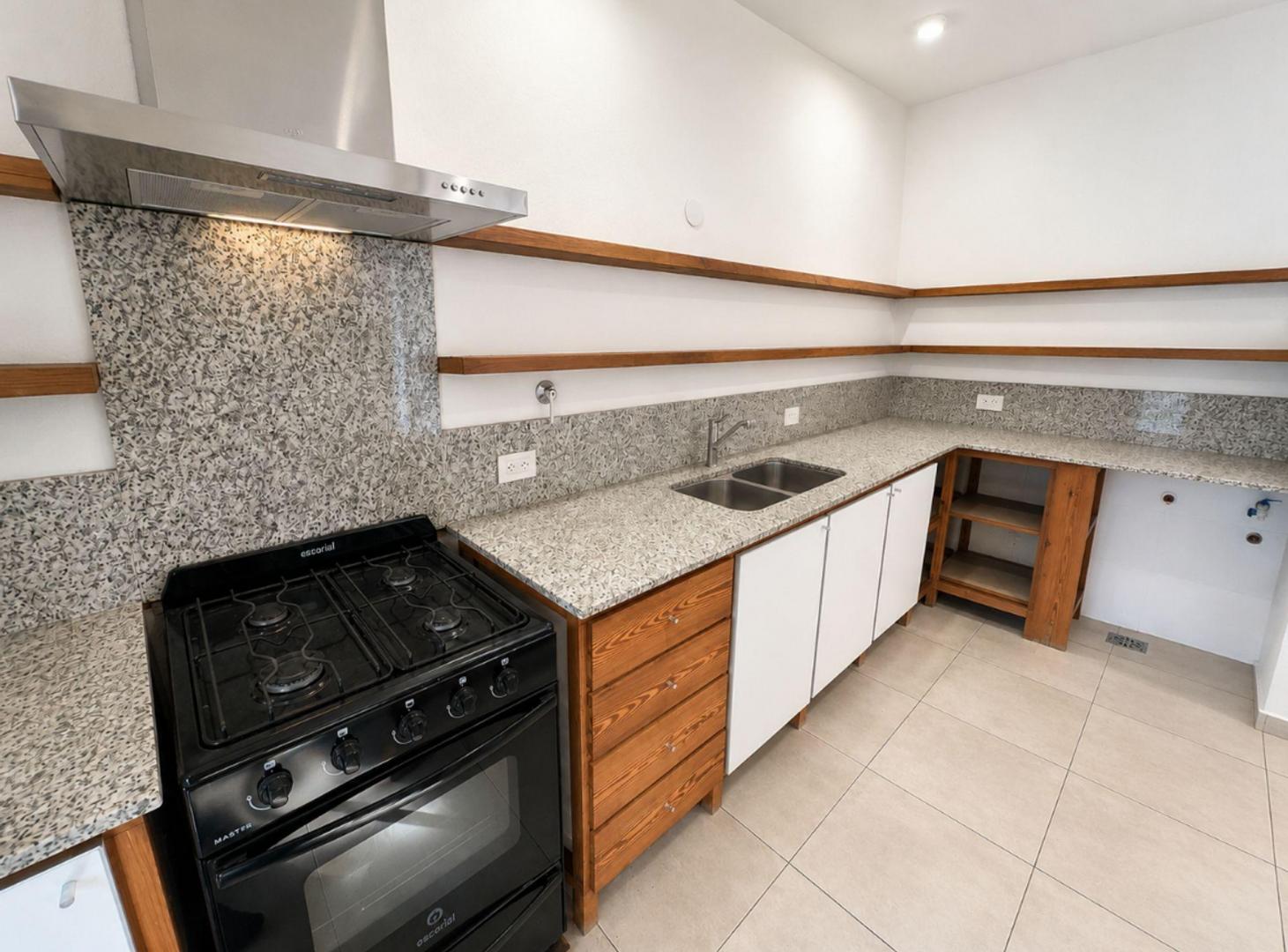Foto de Venta casa 3amb cochera patio hurlingham PERMUTA, imagen 5