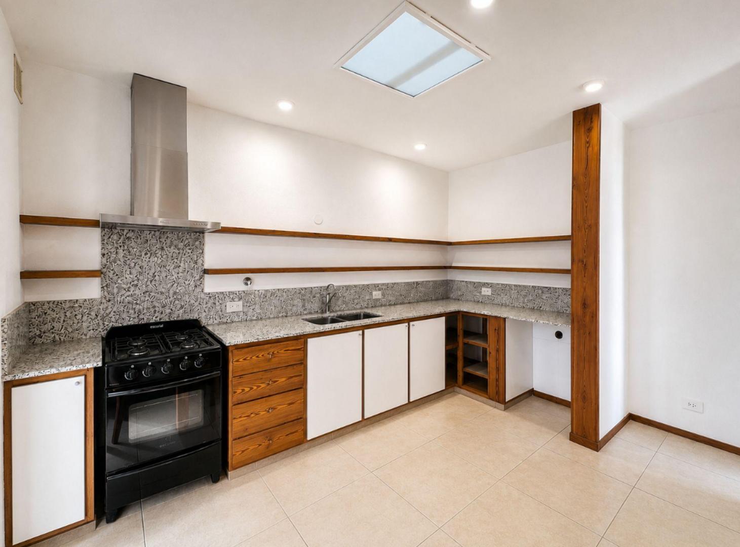 Foto de Venta casa 3amb cochera patio hurlingham PERMUTA, imagen 3
