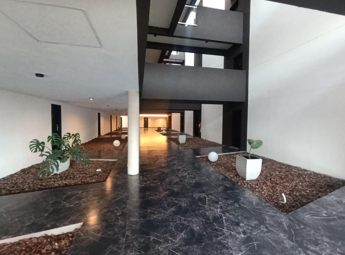 Foto de VENTA DEPARTAMENTO 1 AMB - COCHERA HURLINGHAM, imagen 1