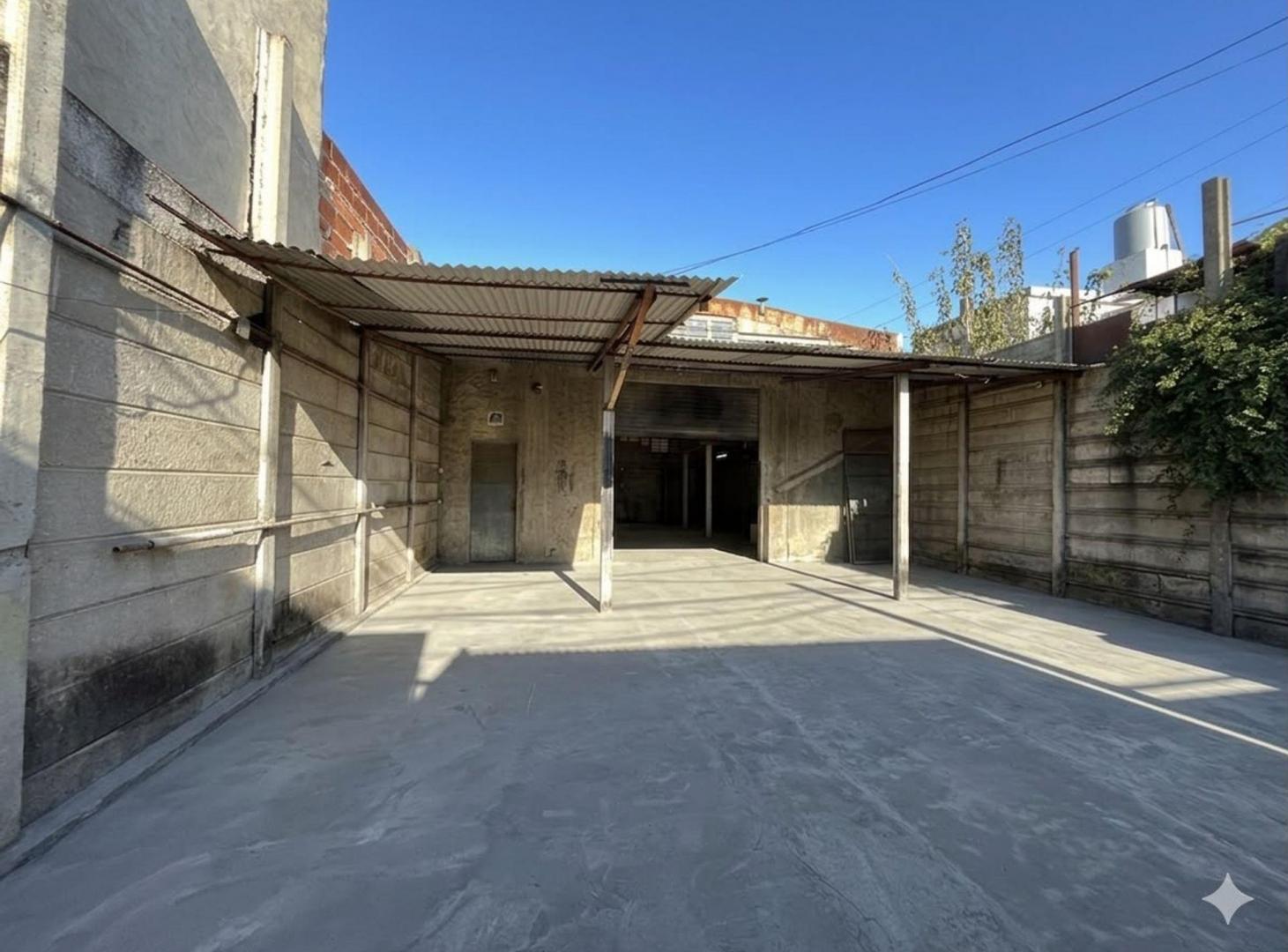 Foto de VENTA Galpón Industrial Loma Hermosa APTO CREDITO, imagen 2