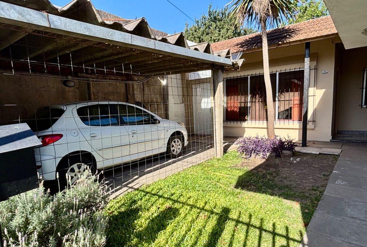 Foto de VENTA CASA 4 AMBIENTES HURLINGHAM COCHERA PERMUTA, imagen 4