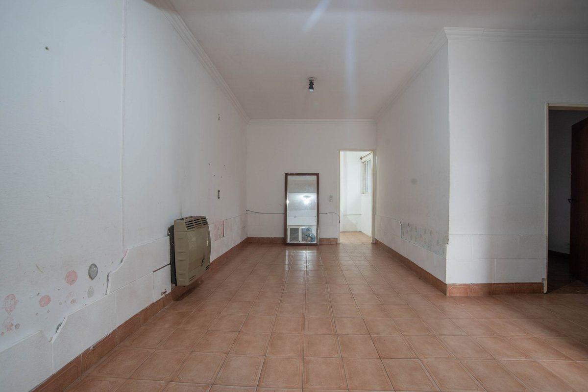 Foto de VENTA CASA 4 AMBIENTES HURLINGHAM OPORTUNIDAD, imagen 4