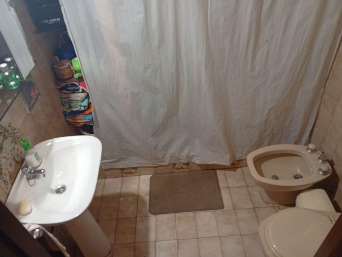 Foto de VENTA Casa 5 amb con PARQUE Y PILETA. PERMUTA, imagen 1