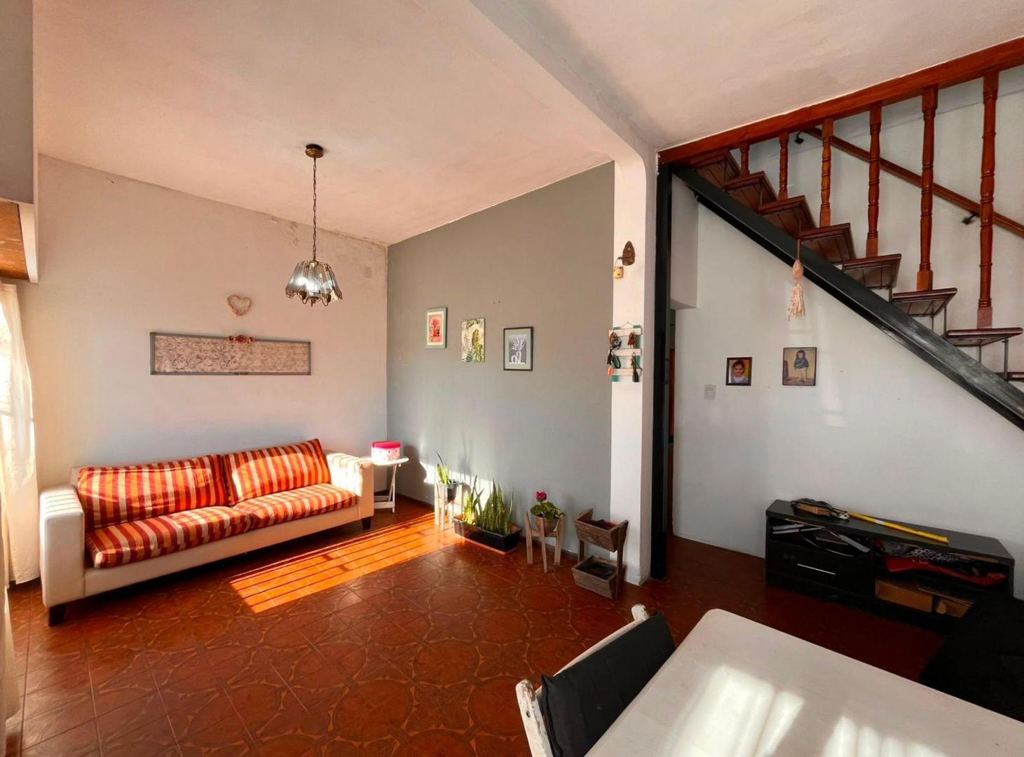 Foto de VENTA Casa 5 amb con PARQUE Y PILETA. PERMUTA, imagen 4