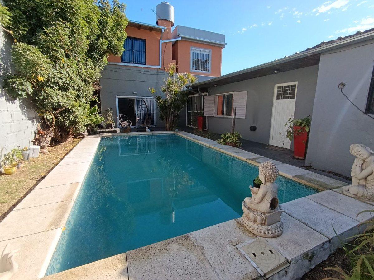 Foto de VENTA CASA MULTIFAMILIAR PISCINA V. BALLESTER, imagen 1