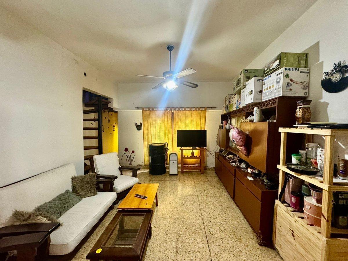 Foto de VENTA CASA 4 AMBIENTES HURLINGHAM ACEPTA PERMUTA, imagen 2