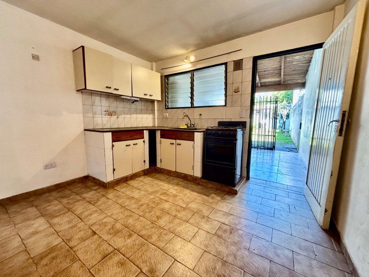 Foto de VENTA CASA DUPLEX PH 3 AMB COCHERA CASTELAR, imagen 2