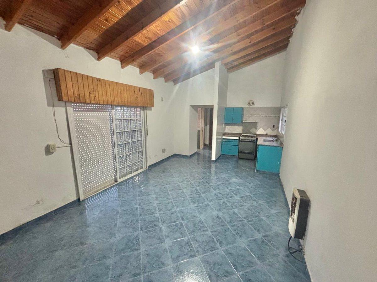 Foto de VENTA DOS PH EN BLOCK IDEAL INVERSION CASEROS, imagen 2