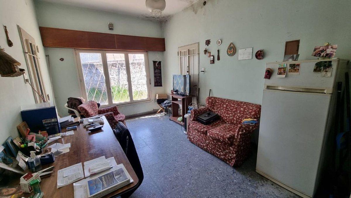 Foto de CASA 4 AMB LOTE PROPIO 2 COCHERAS A REFACCIONAR, imagen 3