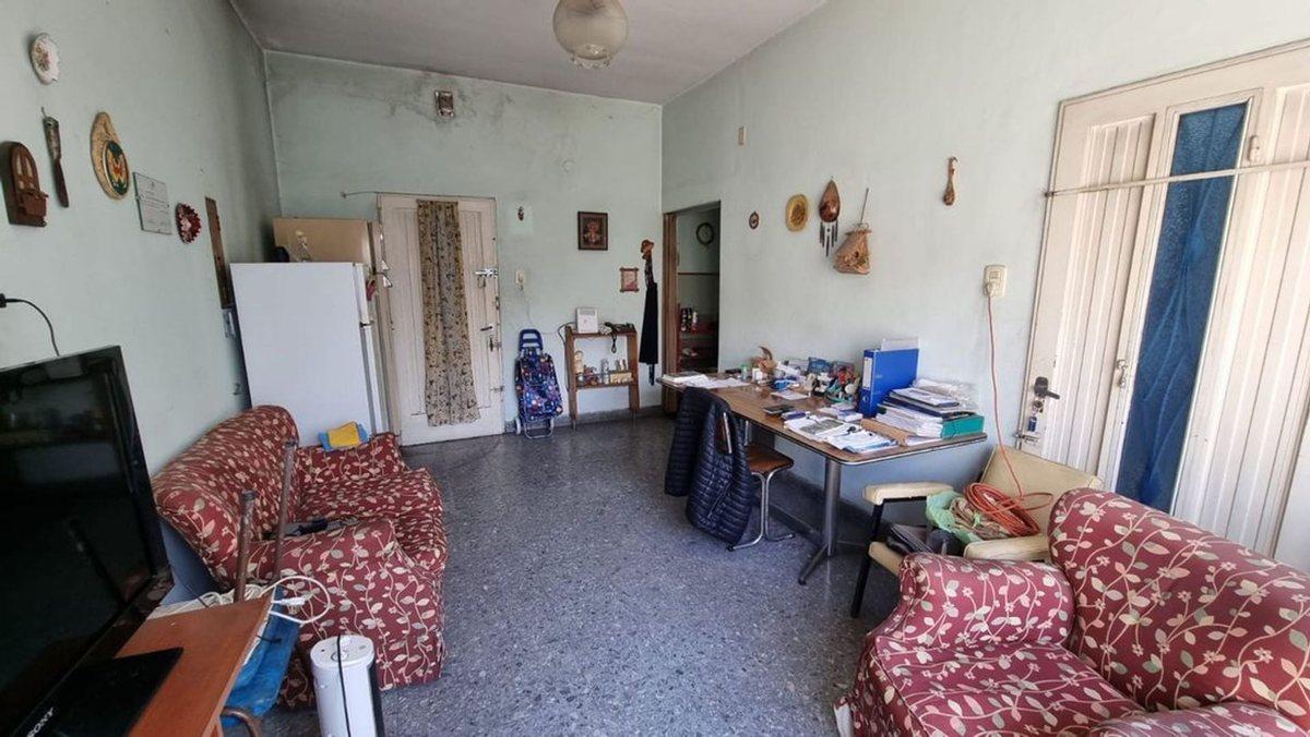 Foto de CASA 4 AMB LOTE PROPIO 2 COCHERAS A REFACCIONAR, imagen 1