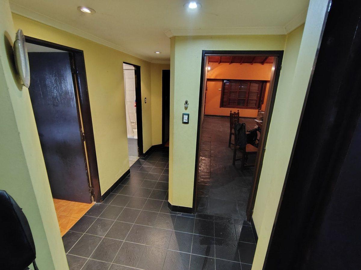 Foto de CHALET 2 PLANTAS 6 AMB 3 BAÑOS COCHERA FONDO LIBRE, imagen 3