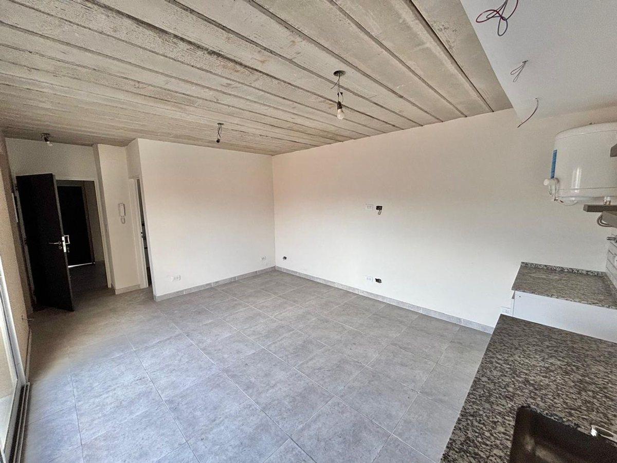 Foto de DEPARTAMENTO 2 AMBIENTES EN VENTA - HURLINGHAM, imagen 4