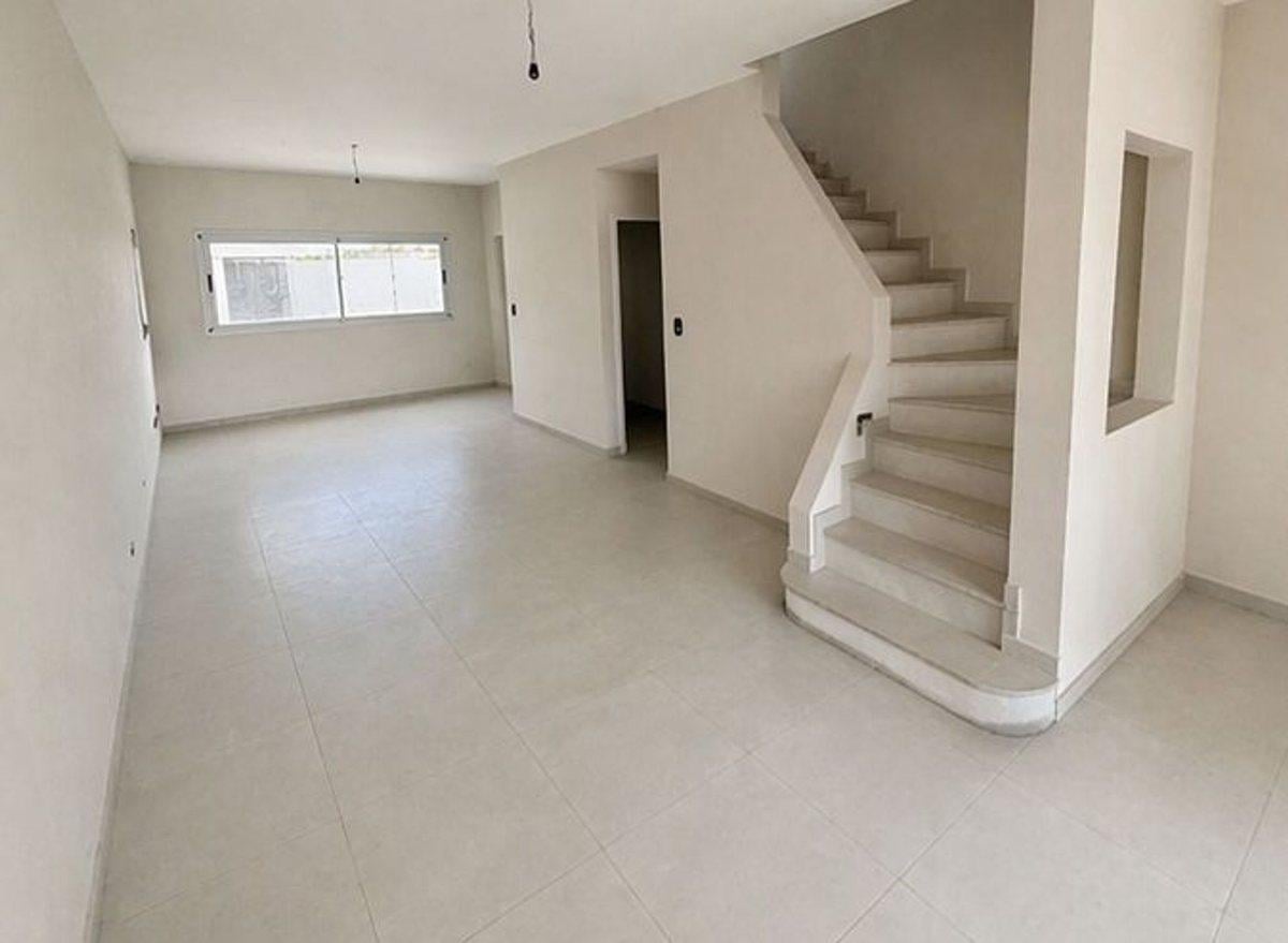 Foto de DUPLEX EN VENTA - HURLINGHAM, imagen 2