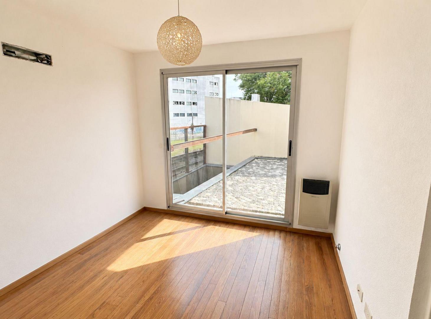 Foto de Venta casa 3amb cochera patio hurlingham PERMUTA, imagen 3