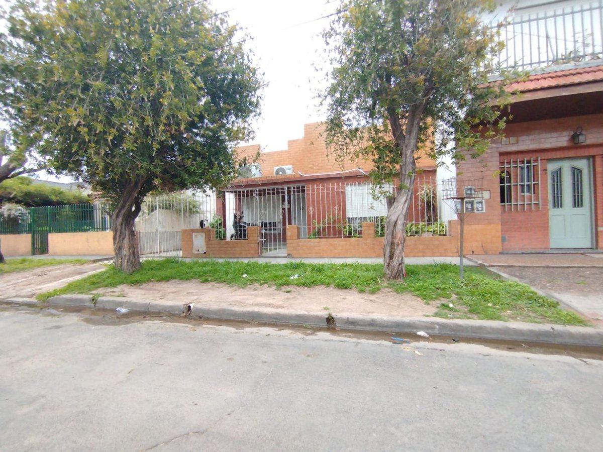 Foto de CASA EN VENTA 3 AMBIENTES HURLINGHAM APTO CREDITO, imagen 3