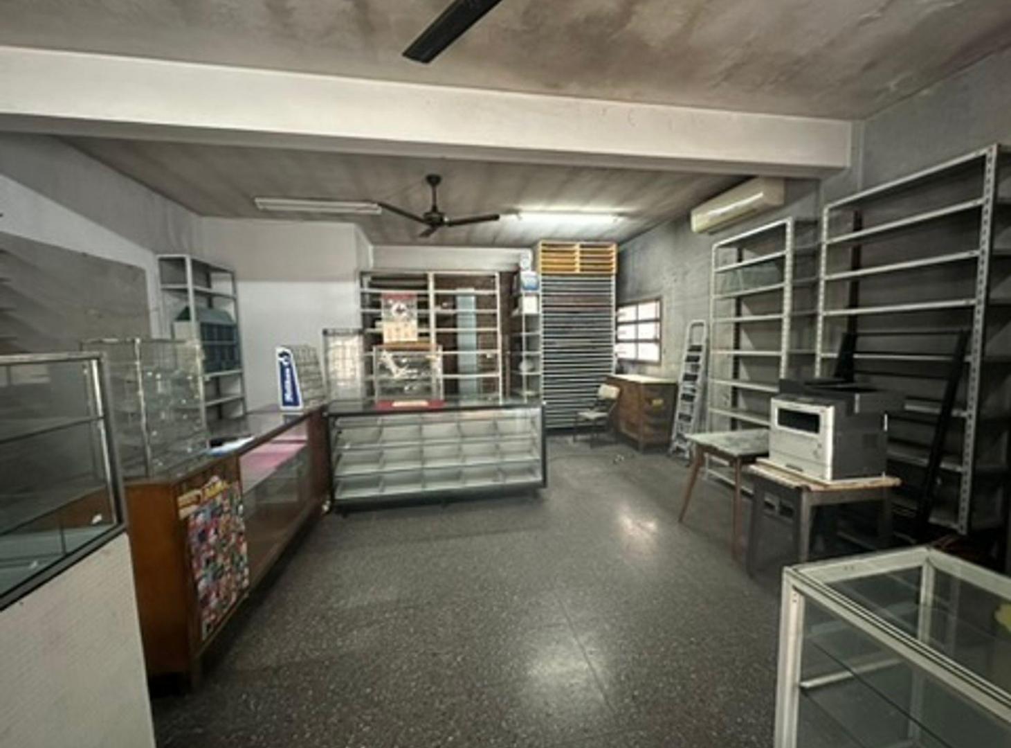 Foto de LOCAL + CASA 3 AMBIENTES A RECICLAR EN HURLINGHAM, imagen 4