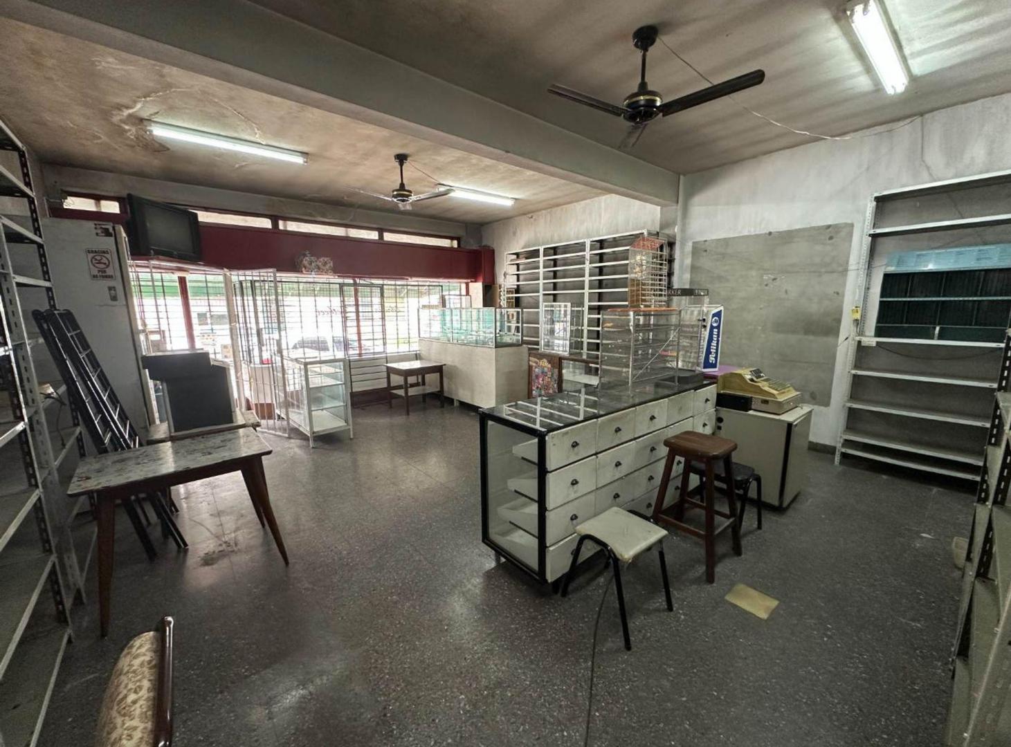 Foto de LOCAL + CASA 3 AMBIENTES A RECICLAR EN HURLINGHAM, imagen 5