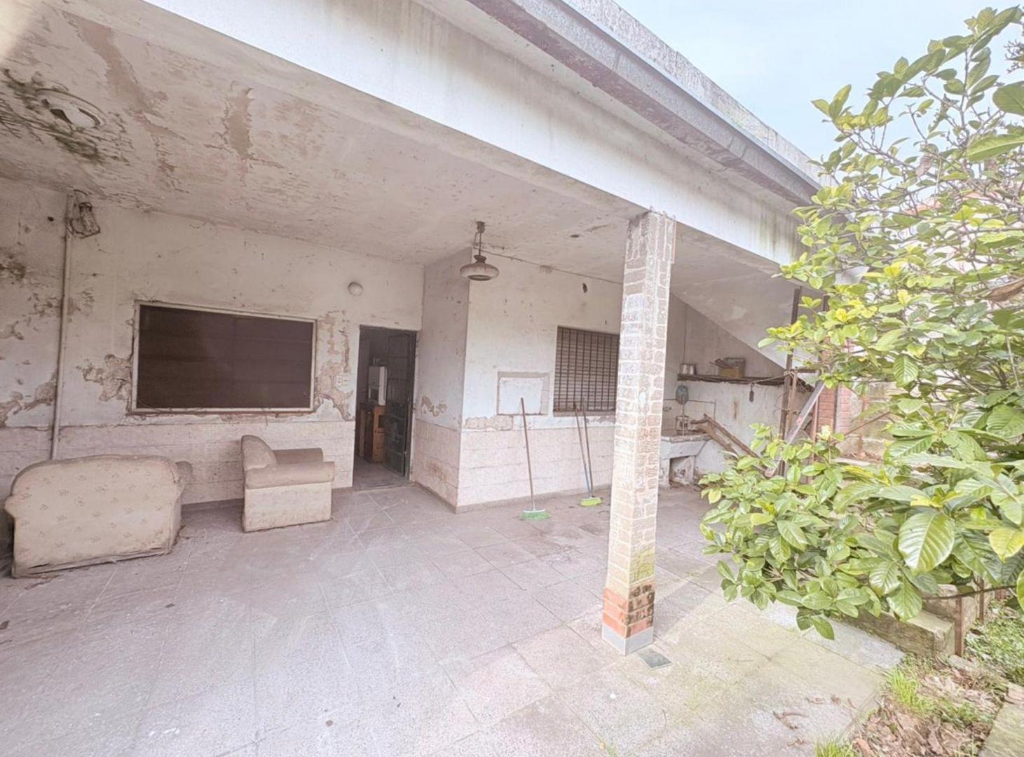 Foto de CASA A REFACCIONAR EN AMPLIO LOTE 412M2 MALVINAS A, imagen 1