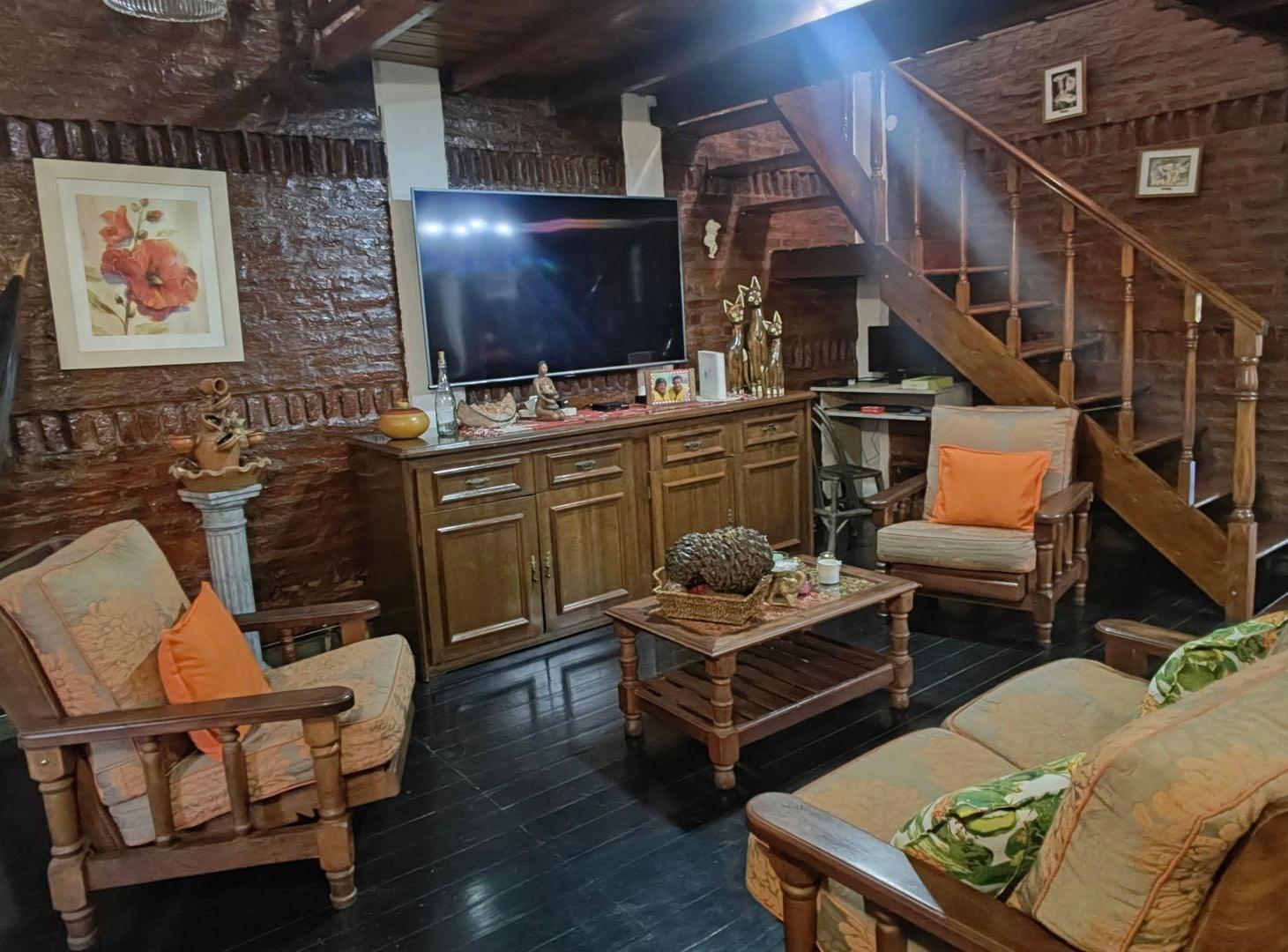 Foto de Casa Venta 4 Amb Pileta Quincho Garage Hurlingham, imagen 4