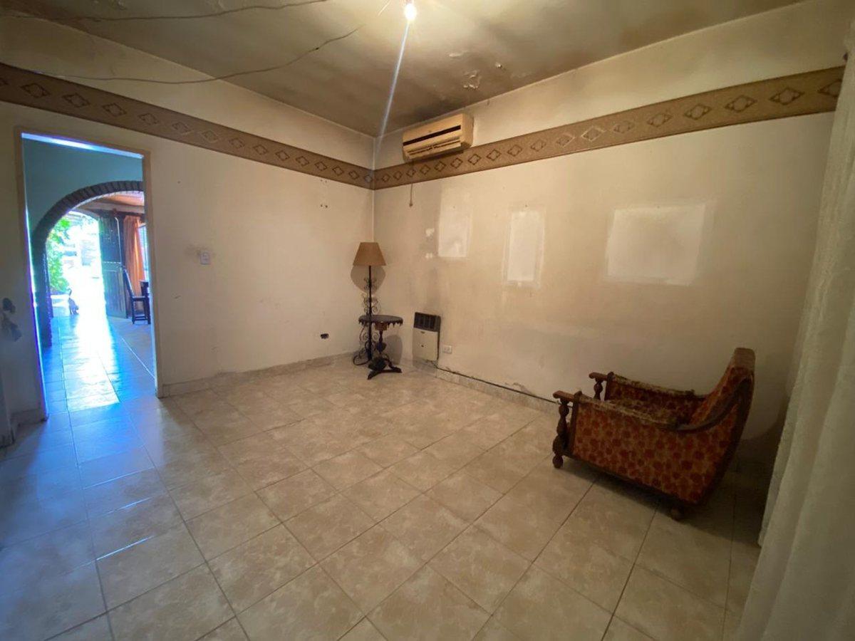 Foto de VENTA CASA + 3 DTOS - HURLINGHAM - IDEAL INVERSOR, imagen 2