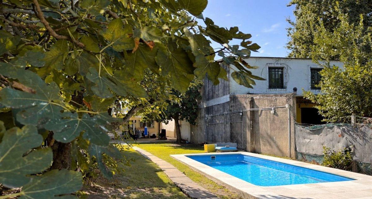 Foto de VENTA CASA 5 AMBIENTES HURLINGHAM COCHERA PERMUTA, imagen 2