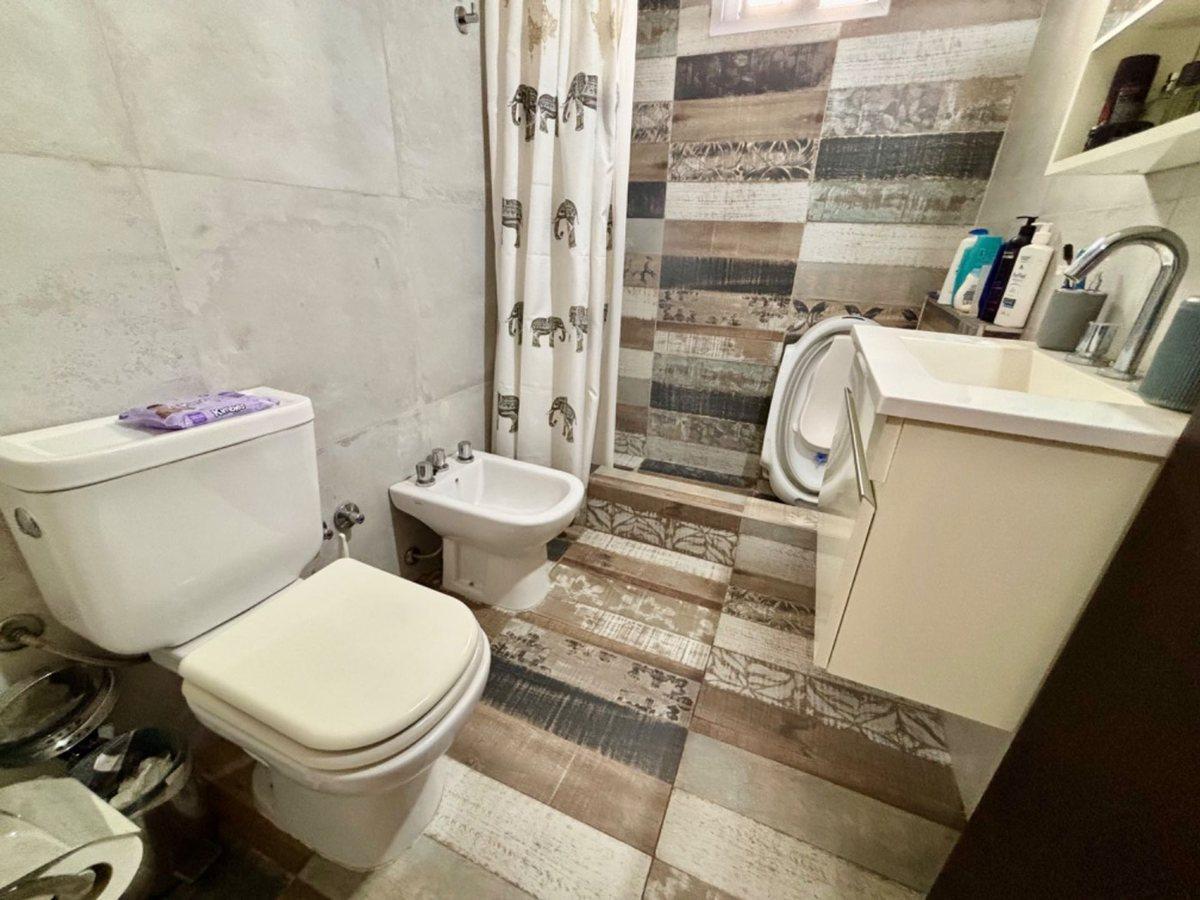 Foto de VENTA CASA 5 AMBIENTES HURLINGHAM COCHERA PERMUTA, imagen 1