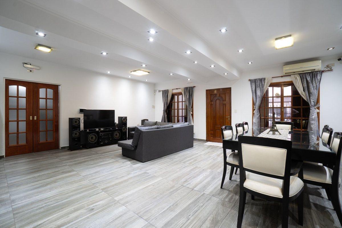 Foto de VENTA DE CASA 6 AMBIENTES EN V. TESEI APTO CREDITO, imagen 1