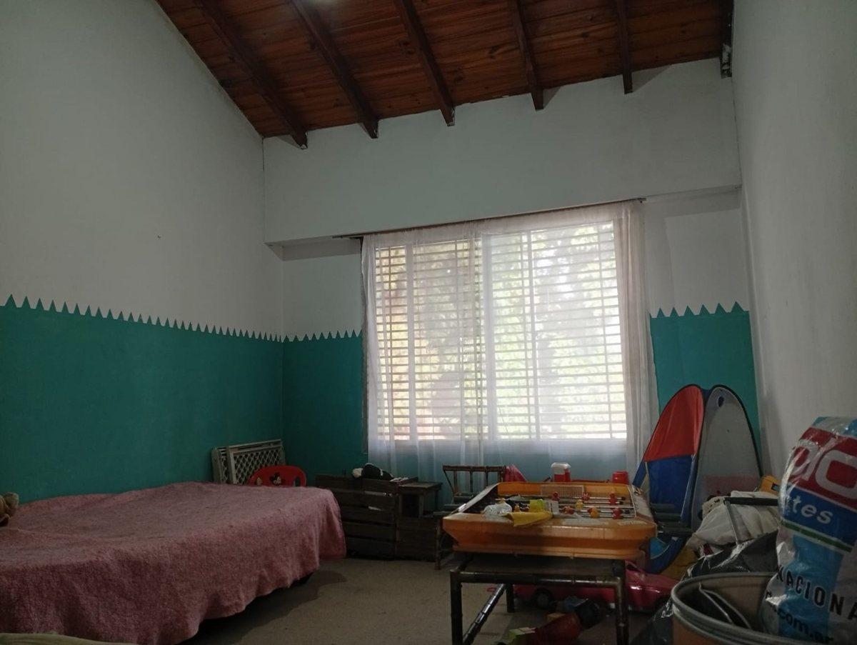 Foto de VENTA Casa 5 amb con PARQUE Y PILETA. PERMUTA, imagen 4