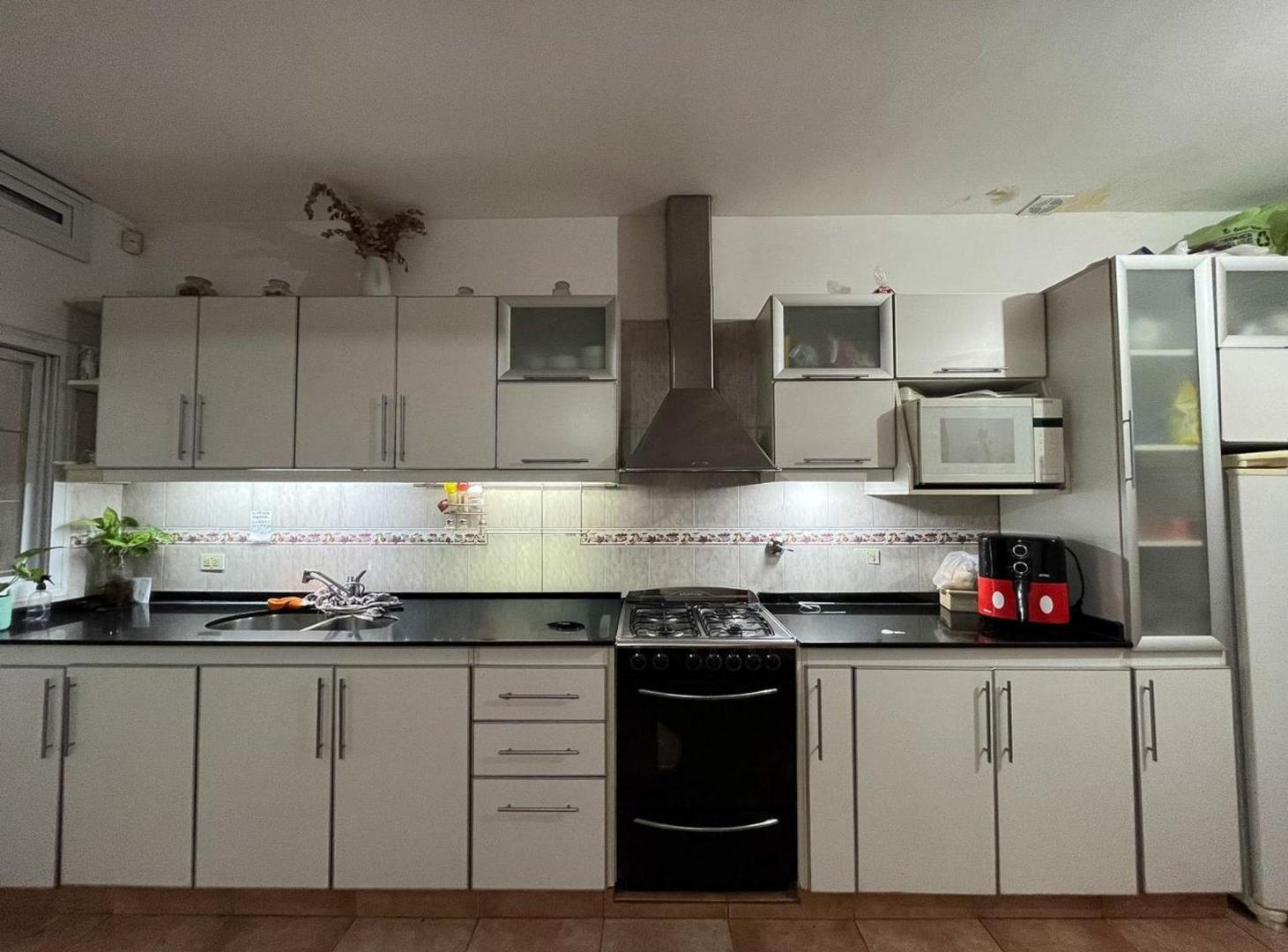 Foto de CASA EN VENTA PALOMAR APTO CREDITO 4 AMBIENTES, imagen 2