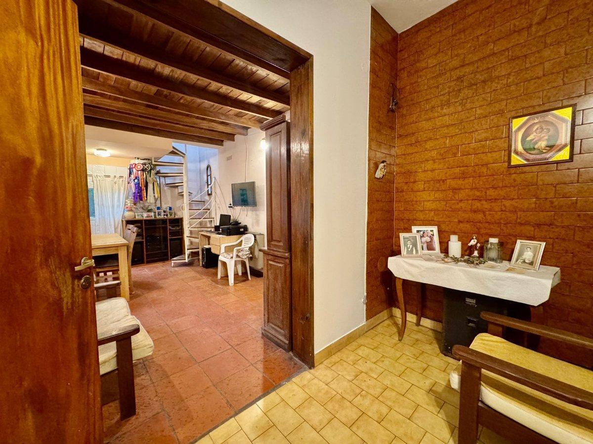 Foto de VENTA CASA 4 AMBIENTES HURLINGHAM COCHERA JARDÍN, imagen 4