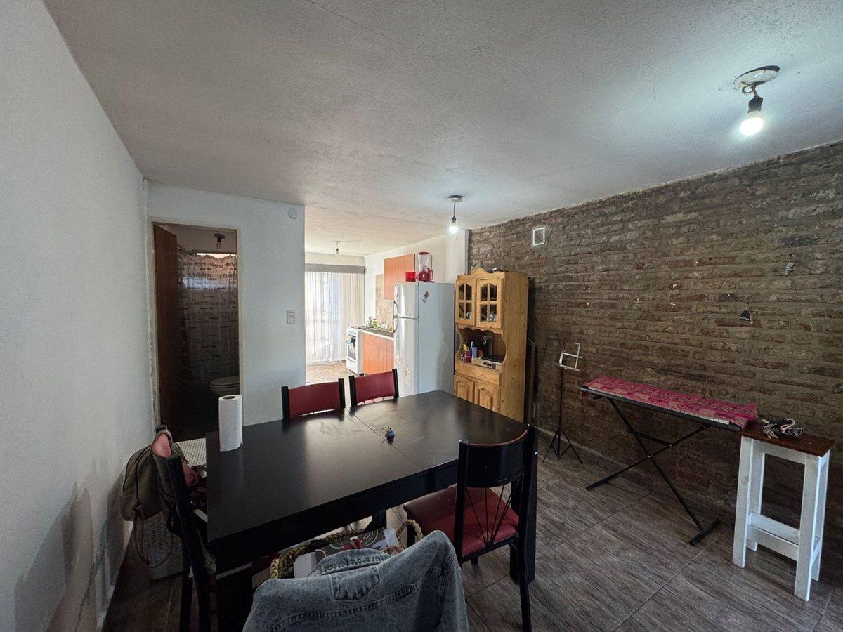 Foto de VENTA CASA DUPLEX HURLINGHAM OPORTUNIDAD, imagen 4